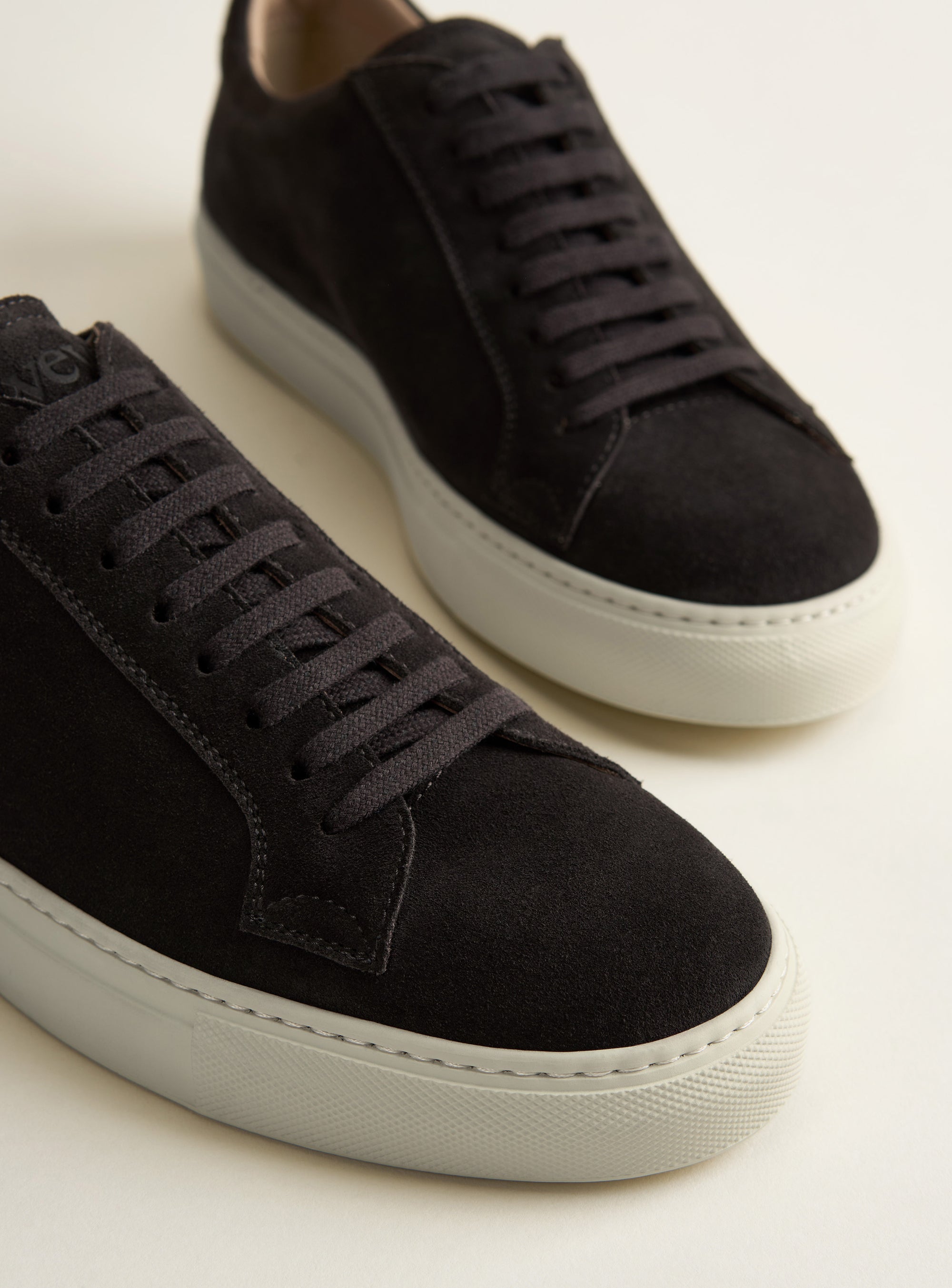 055 Dark Brown Suede