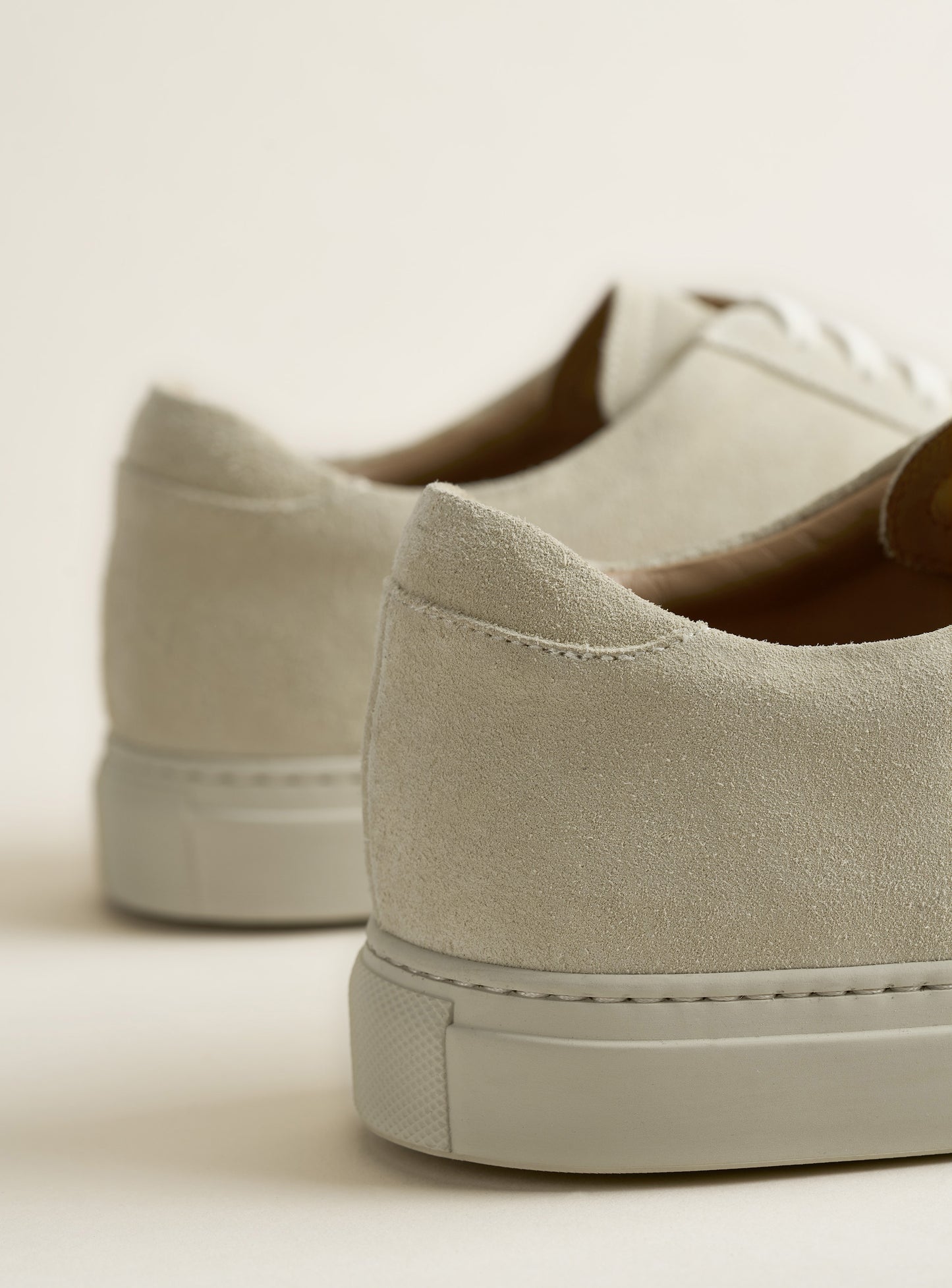 055 Crema Suede