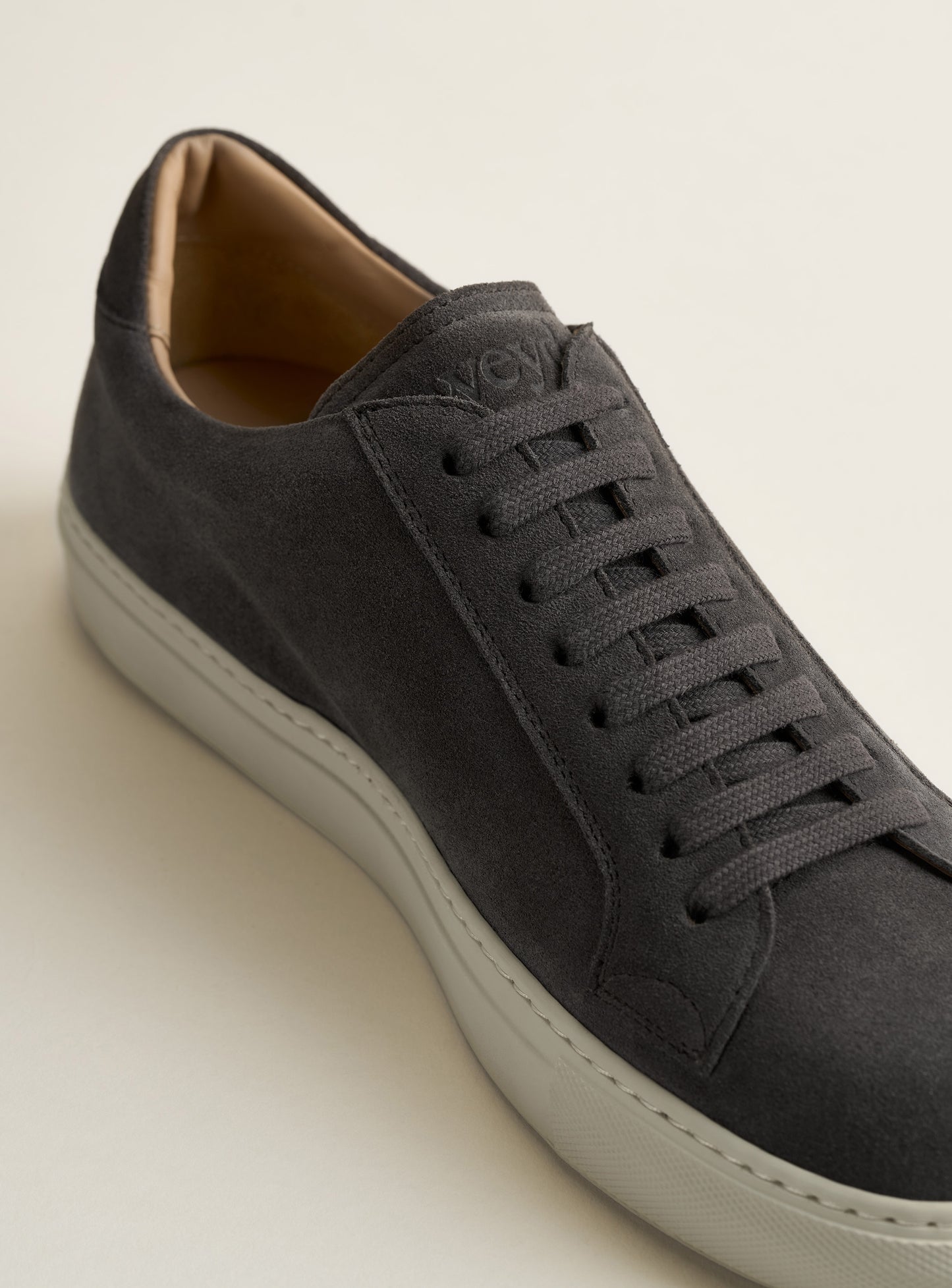 055 Dark Grey Suede