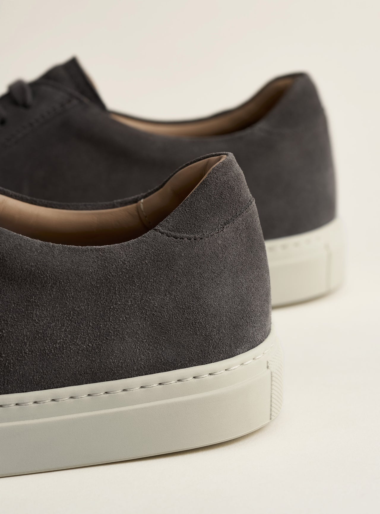055 Dark Grey Suede