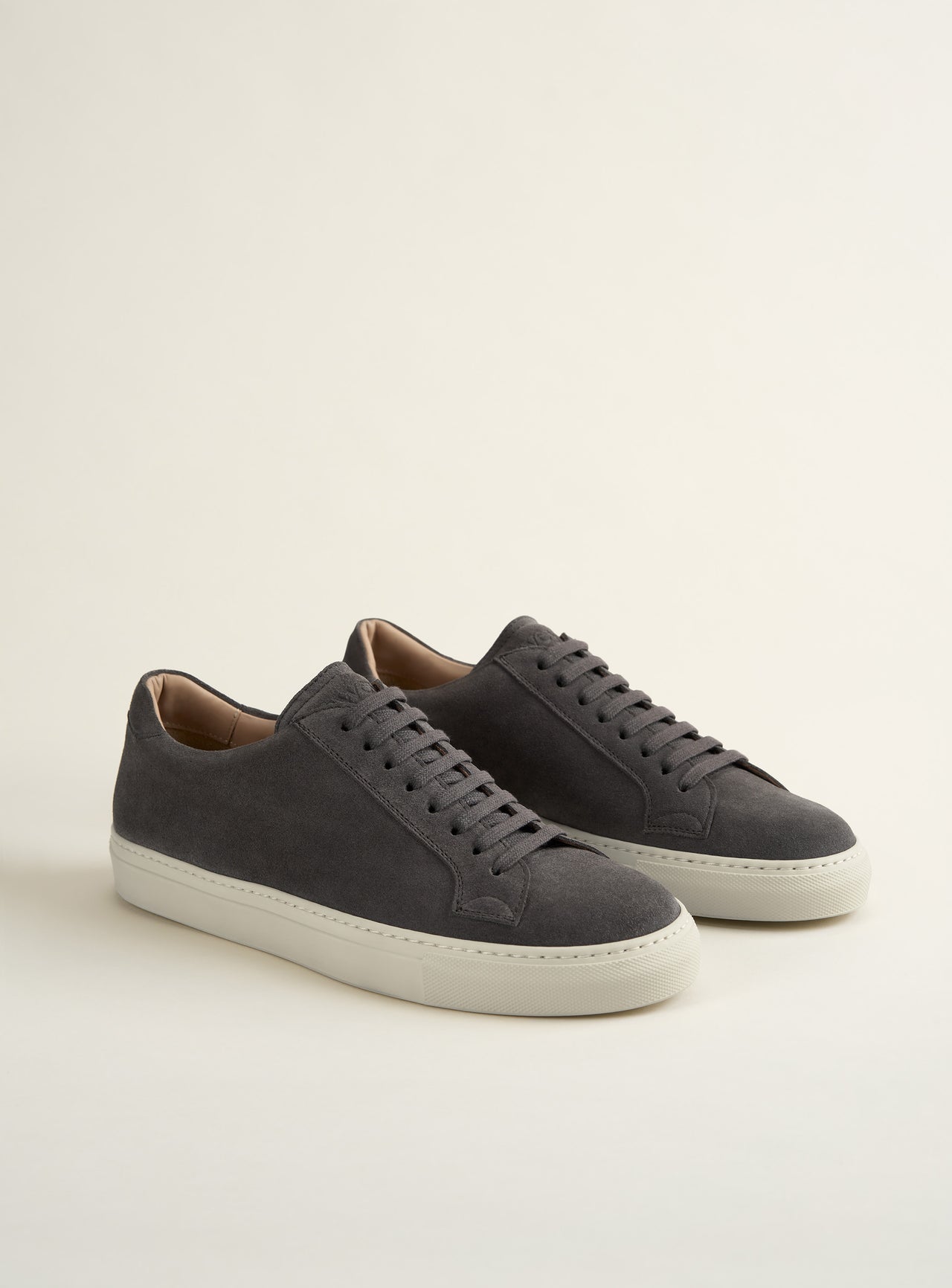 055 Dark Grey Suede