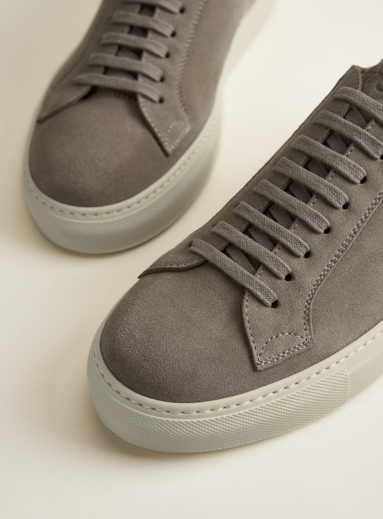 055 Taupe Suede