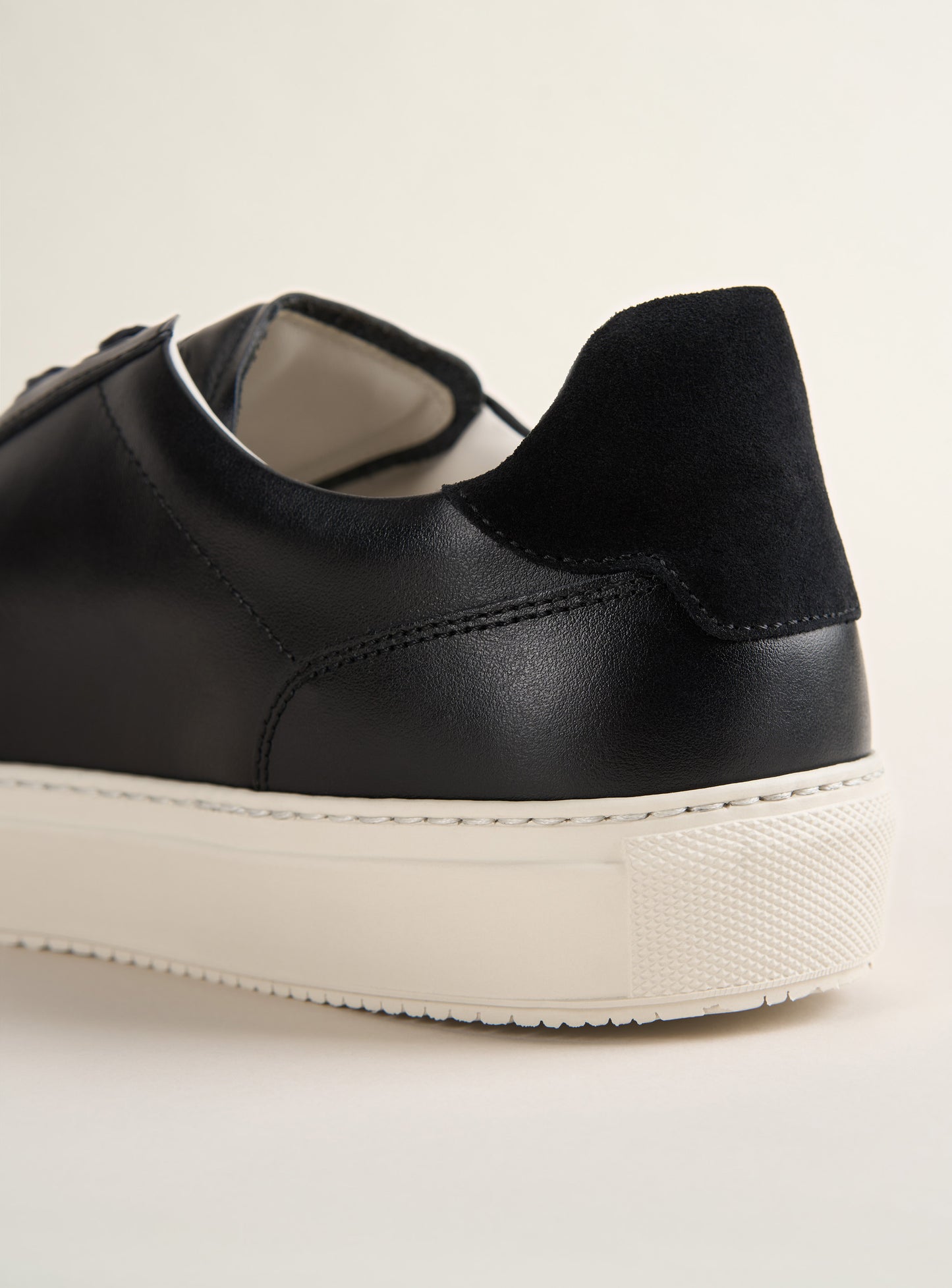 Center Black -40%